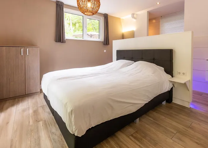 Semesterbostad Boshuys 20 Personen Met Jacuzzi En Sauna *