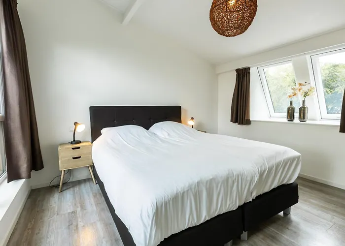 Boshuys 20 Personen Met Jacuzzi En Sauna Wekerom