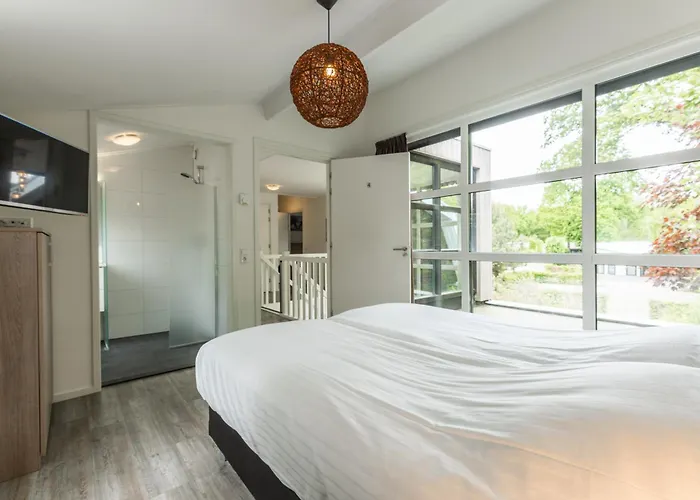 Boshuys 20 Personen Met Jacuzzi En Sauna