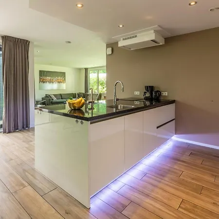 Boshuys 20 Personen Met Jacuzzi En Sauna * Wekerom