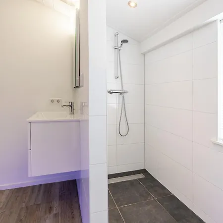 Boshuys 20 Personen Met Jacuzzi En Sauna Holiday home *